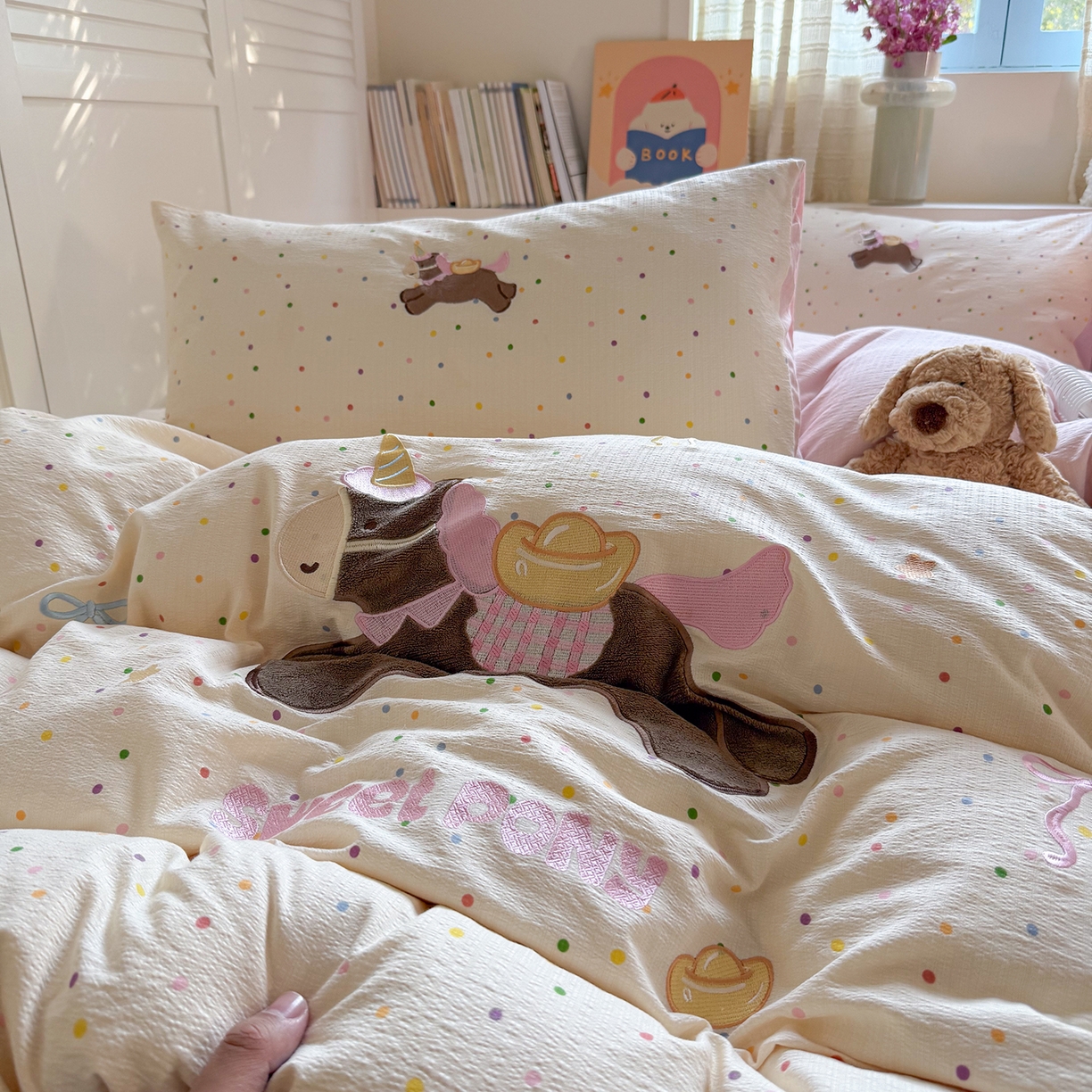 91家纺网 家纺一手货源 找家纺 美乐迪家纺 2026新款贴布绣云感双层纱四件套 可爱小马