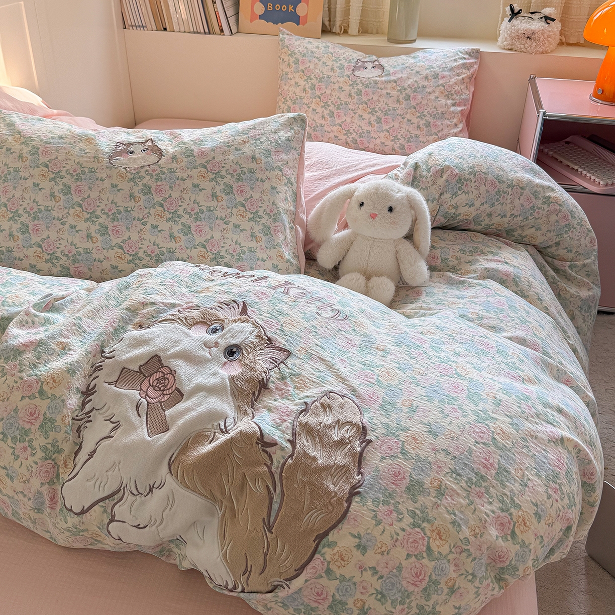 91家纺网 家纺一手货源 找家纺 美乐迪家纺 2026新款贴布绣云感双层纱四件套 布偶猫