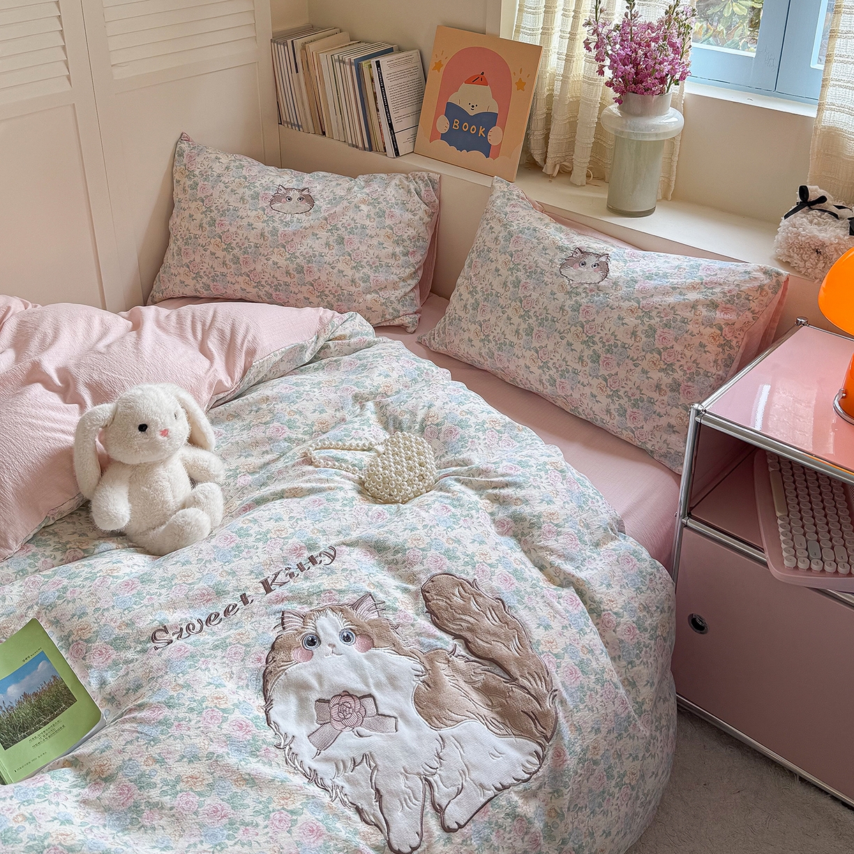 91家纺网 家纺一手货源 找家纺 美乐迪家纺 2026新款贴布绣云感双层纱四件套 布偶猫