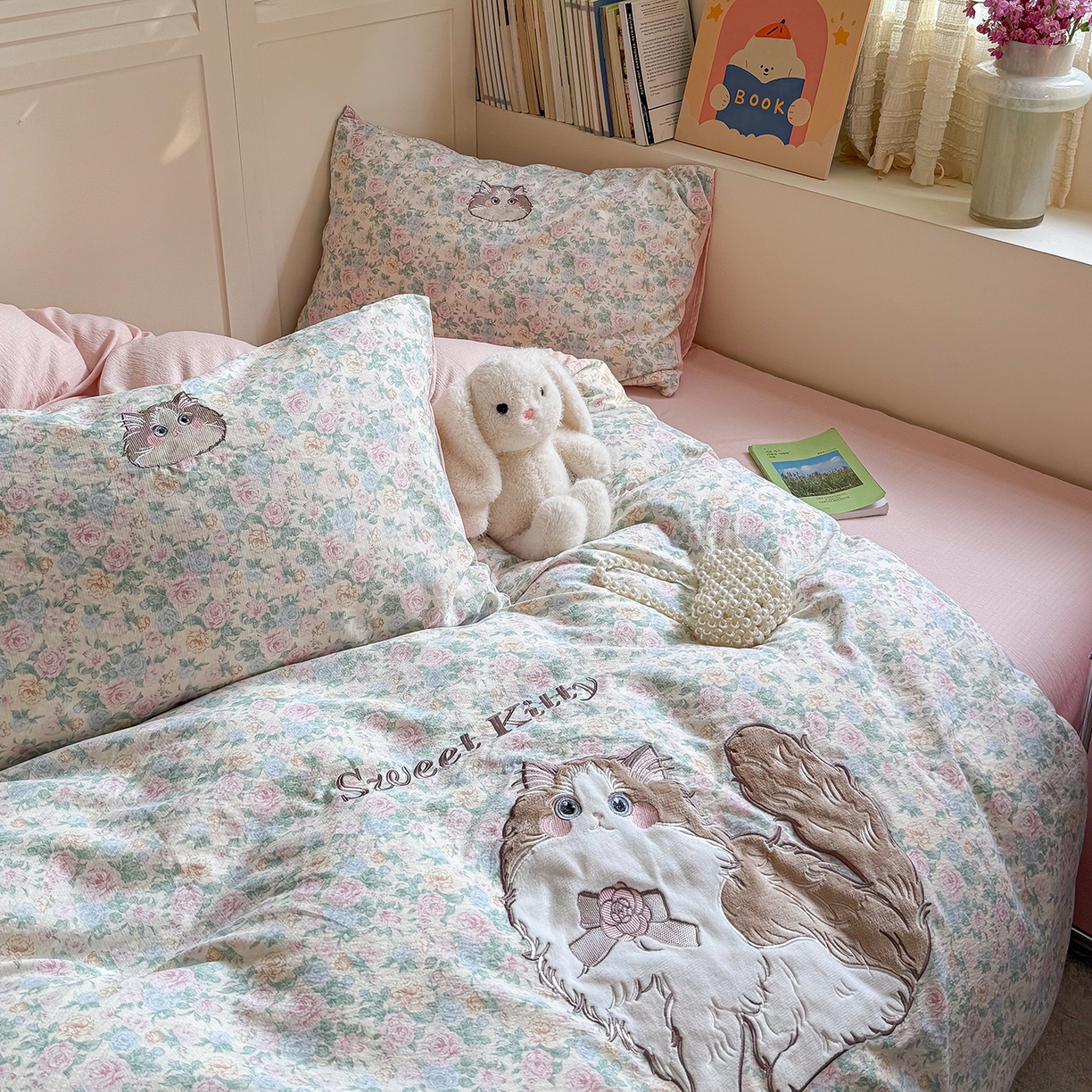 91家纺网 家纺一手货源 找家纺 美乐迪家纺 2026新款贴布绣云感双层纱四件套 布偶猫