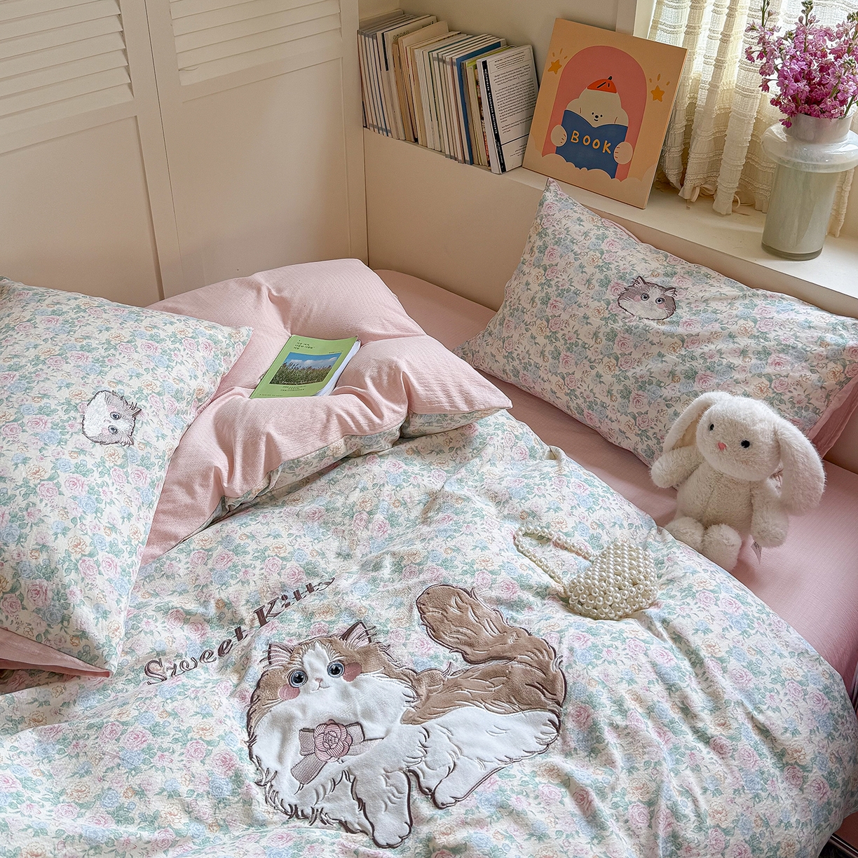 91家纺网 家纺一手货源 找家纺 美乐迪家纺 2026新款贴布绣云感双层纱四件套 布偶猫