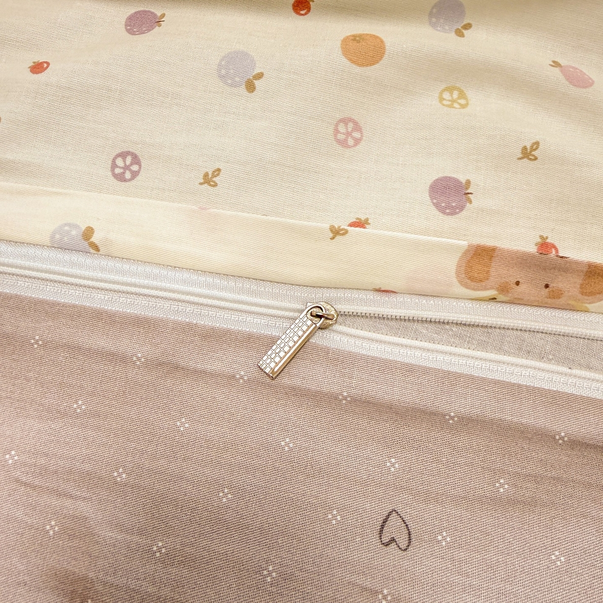 91家纺网 家纺一手货源 找家纺 呗旺鹿 2026新款全棉纯棉40支13070卡通印花四件套 果子象