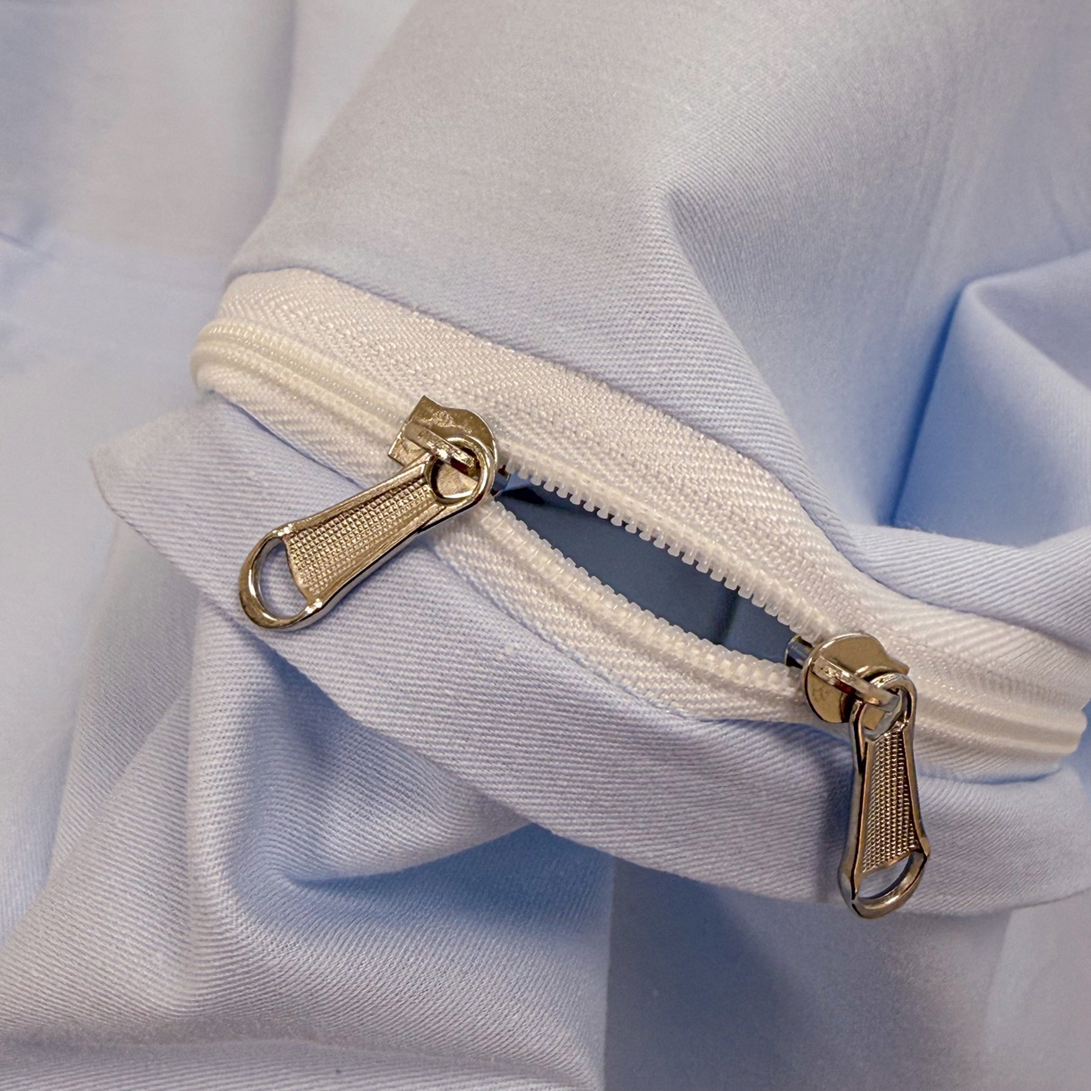 91家纺网 家纺一手货源 找家纺 懒猫家纺 2026新款高精密40支13374全棉纯棉喷气印花毛巾绣四件套 海盐白巧