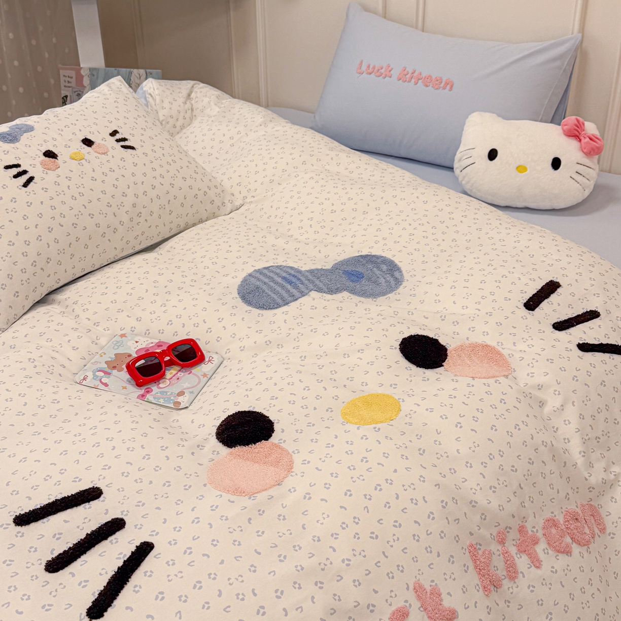 91家纺网 家纺一手货源 找家纺 懒猫家纺 2026新款高精密40支13374全棉纯棉喷气印花毛巾绣四件套 海盐白巧