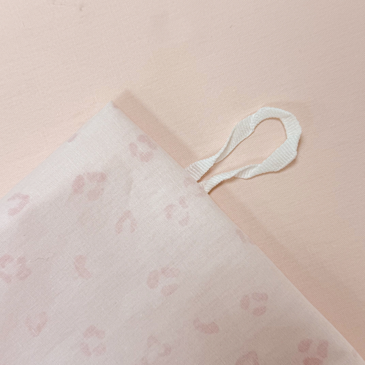 91家纺网 家纺一手货源 找家纺 懒猫家纺 2026新款高精密40支13374全棉纯棉喷气印花毛巾绣四件套 元气芭乐