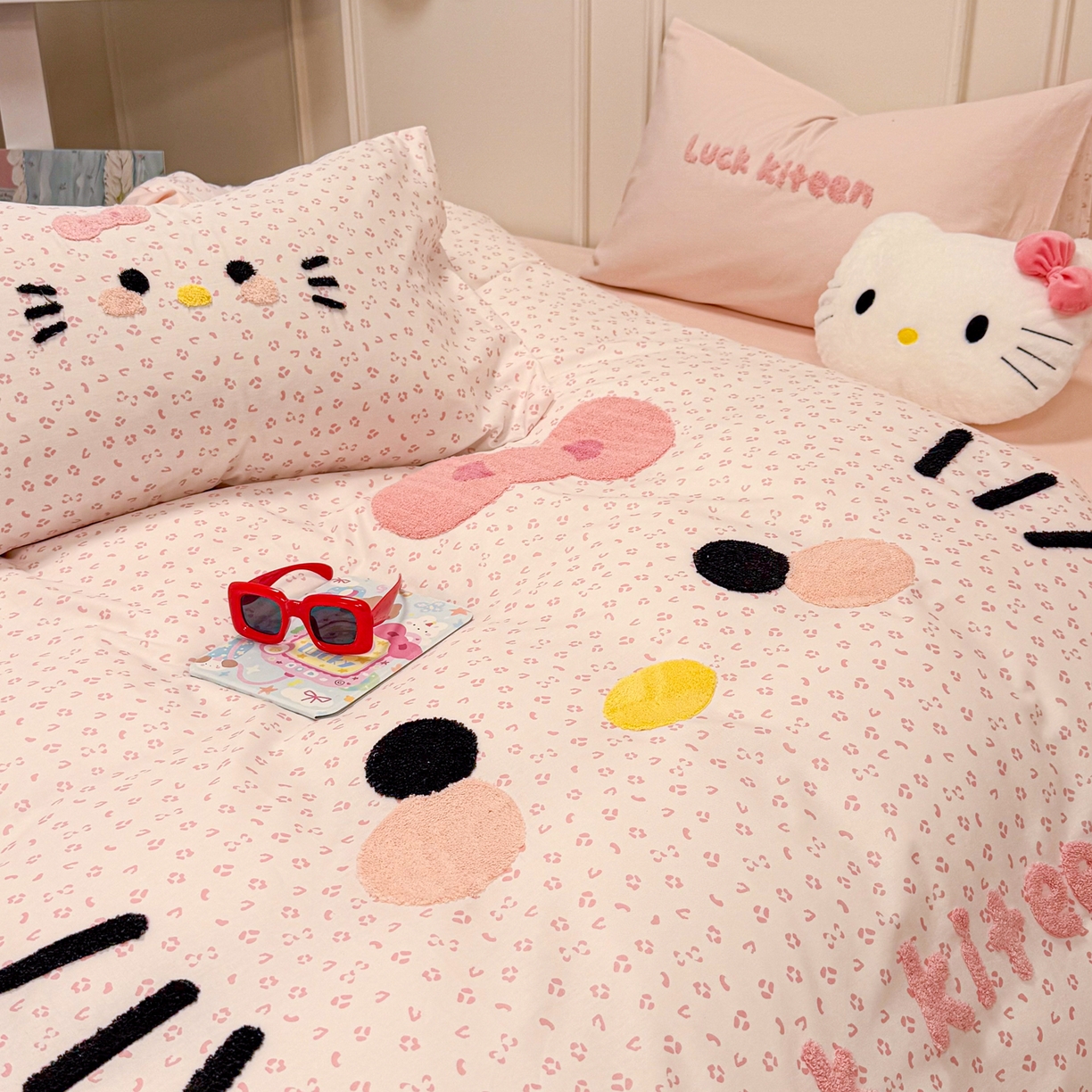 91家纺网 家纺一手货源 找家纺 懒猫家纺 2026新款高精密40支13374全棉纯棉喷气印花毛巾绣四件套 元气芭乐