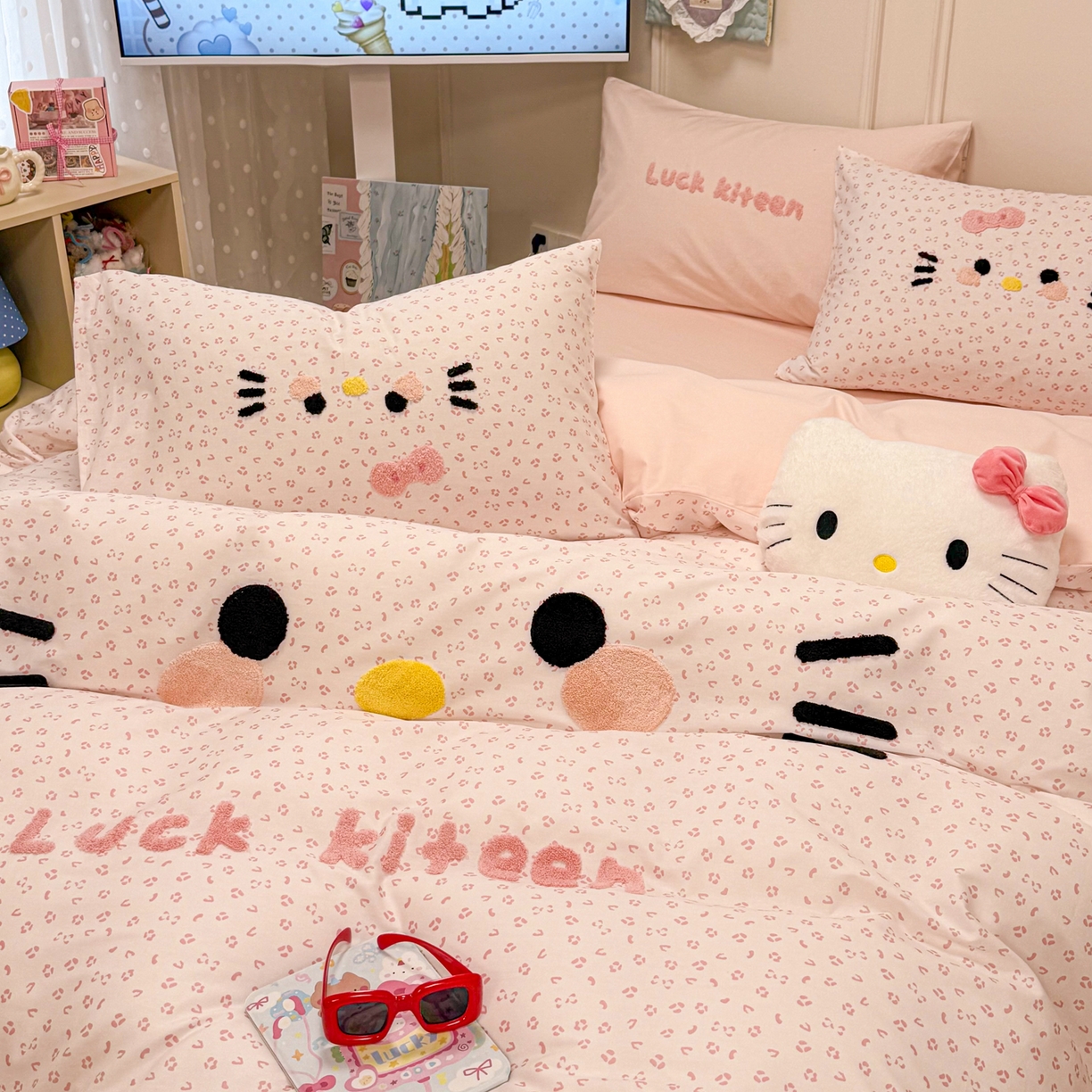 91家纺网 家纺一手货源 找家纺 懒猫家纺 2026新款高精密40支13374全棉纯棉喷气印花毛巾绣四件套 元气芭乐