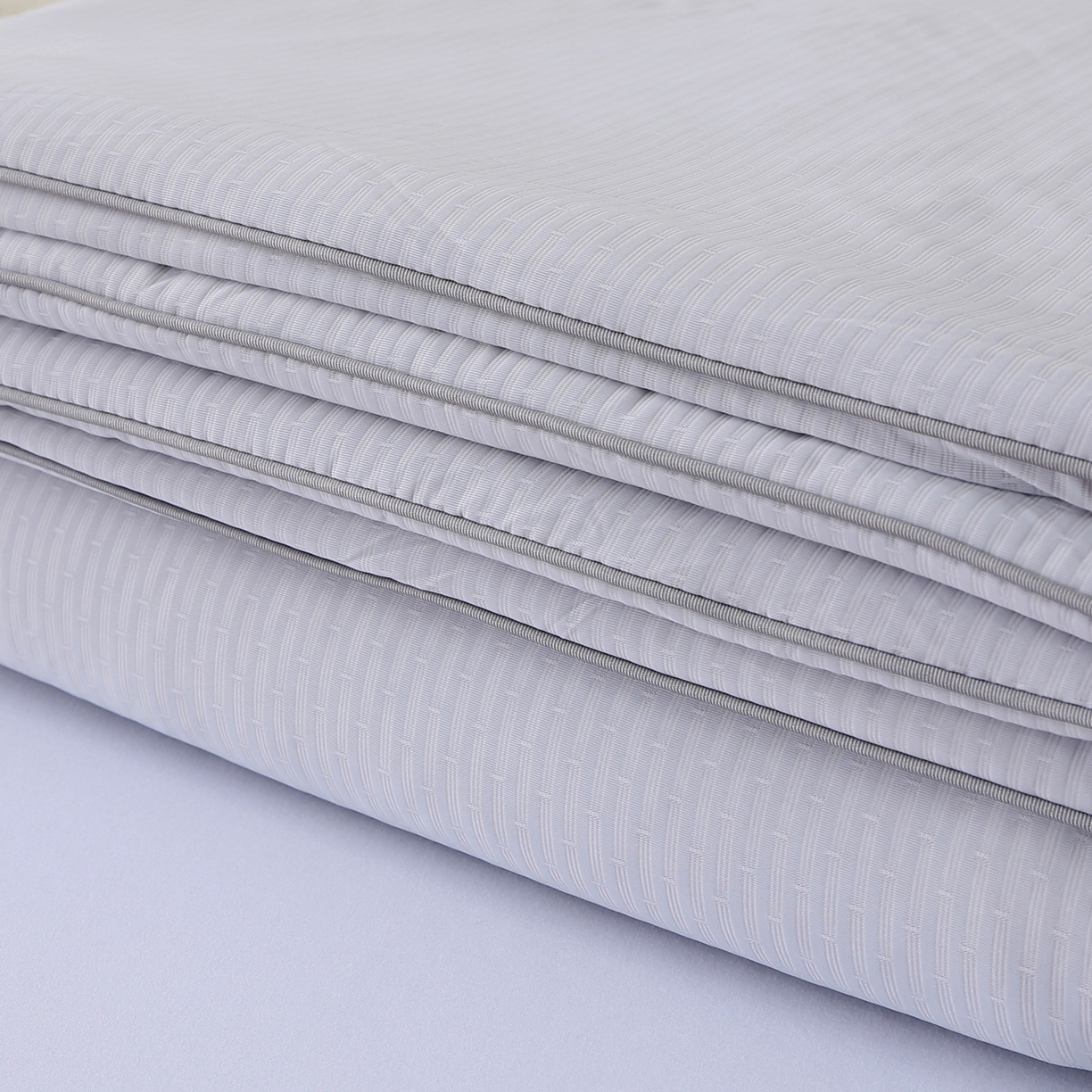 91家纺网 家纺一手货源 找家纺 亚龙工厂店 2026新款针织提花凉感被夏被夏凉被空调被 灰色