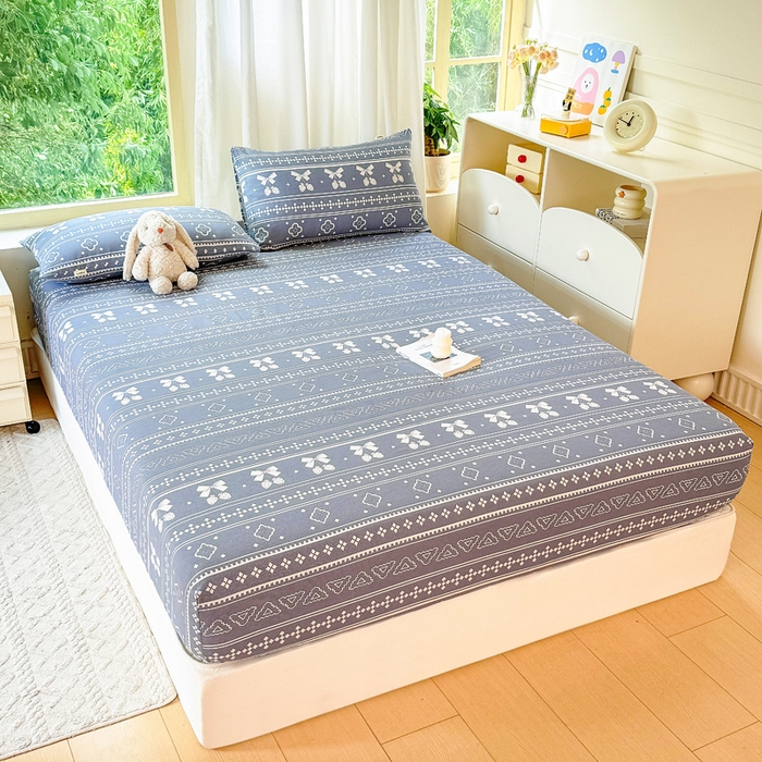 91家纺网 家纺一手货源 找家纺 爱彼家纺 2026原棉加厚老粗布床笠凉感床罩可当凉席床笠三件套 者粗布床笠-草莓格灰