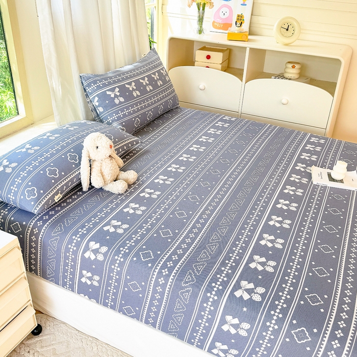 91家纺网 家纺一手货源 找家纺 爱彼家纺 2026原棉加厚老粗布床笠凉感床罩可当凉席床笠三件套 者粗布床笠-草莓格灰