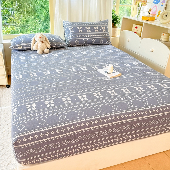 91家纺网 家纺一手货源 找家纺 爱彼家纺 2026原棉加厚老粗布床笠凉感床罩可当凉席床笠三件套 者粗布床笠-草莓格灰