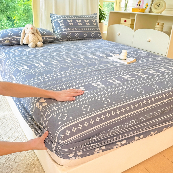 91家纺网 家纺一手货源 找家纺 爱彼家纺 2026原棉加厚老粗布床笠凉感床罩可当凉席床笠三件套 者粗布床笠-草莓格灰