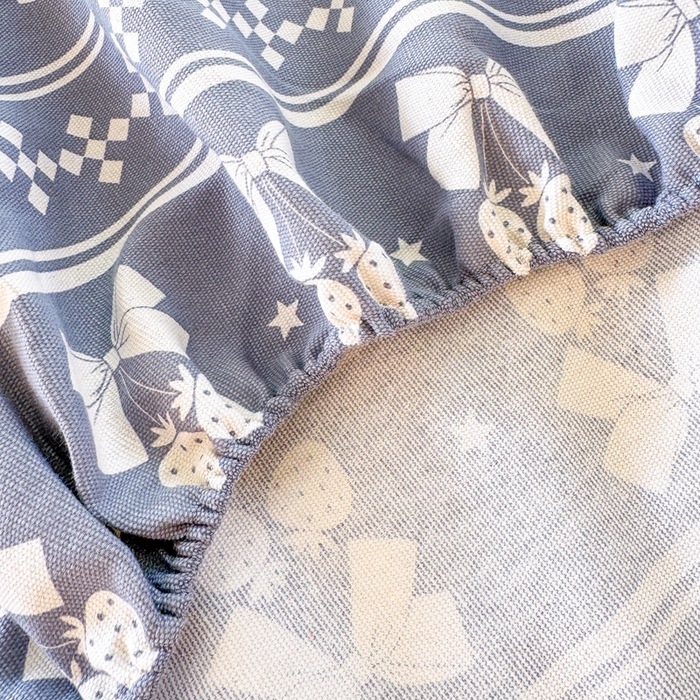 91家纺网 家纺一手货源 找家纺 爱彼家纺 2026原棉加厚老粗布床笠凉感床罩可当凉席床笠三件套 者粗布床笠-草莓格灰