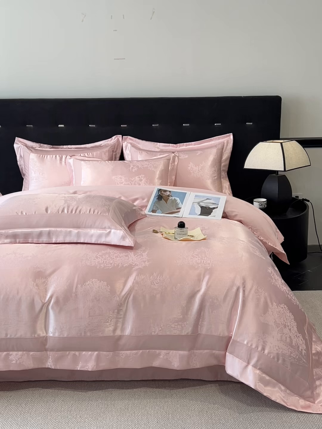 91家纺网 家纺一手货源 找家纺 博纳家纺 2026新款亲肤棉色织提花宽边四件套-水墨江南 水墨江南-粉玉