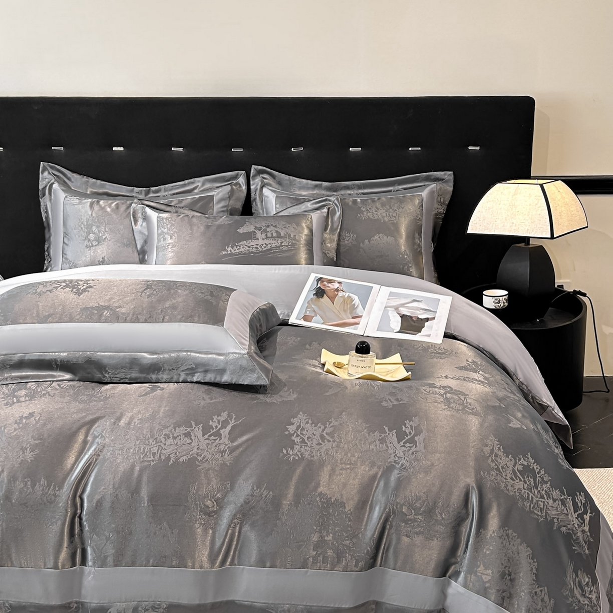 91家纺网 家纺一手货源 找家纺 博纳家纺 2026新款亲肤棉色织提花宽边四件套-水墨江南 水墨江南-高级灰