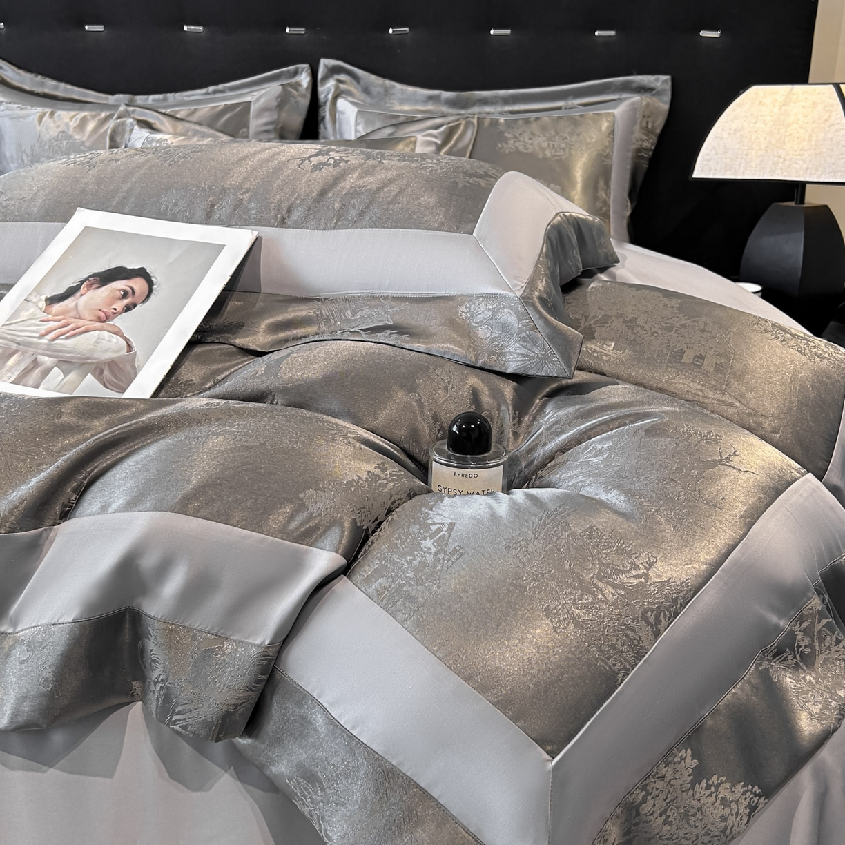 91家纺网 家纺一手货源 找家纺 博纳家纺 2026新款亲肤棉色织提花宽边四件套-水墨江南 水墨江南-高级灰