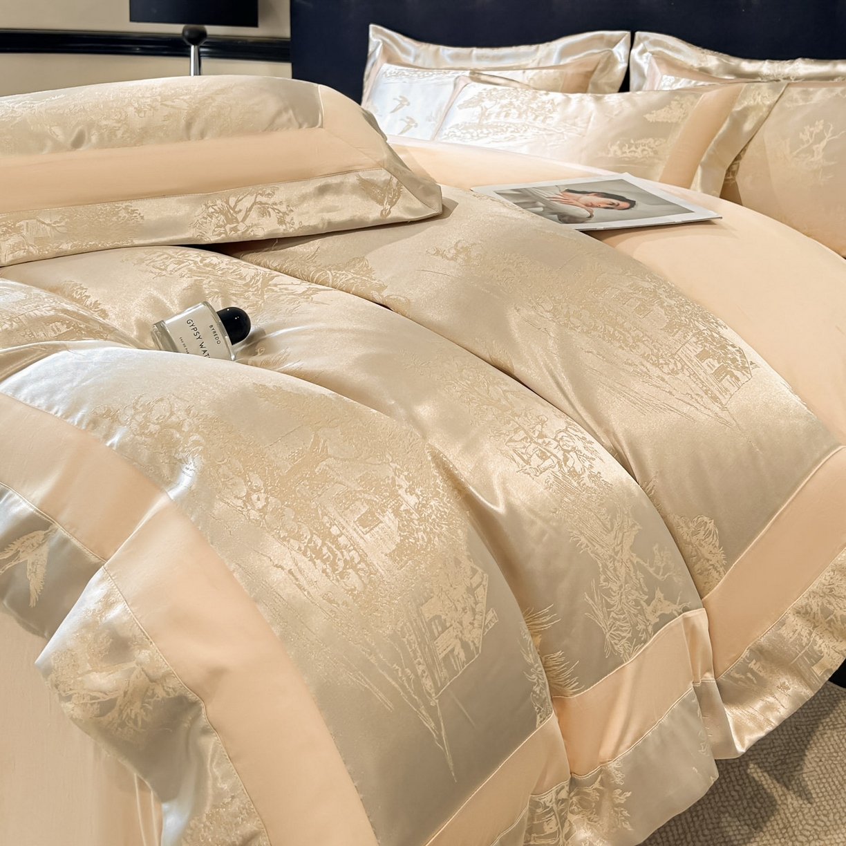 91家纺网 家纺一手货源 找家纺 博纳家纺 2026新款亲肤棉色织提花宽边四件套-水墨江南 水墨江南-香槟