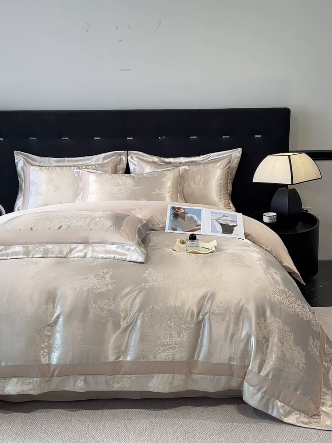 91家纺网 家纺一手货源 找家纺 博纳家纺 2026新款亲肤棉色织提花宽边四件套-水墨江南 水墨江南-香槟