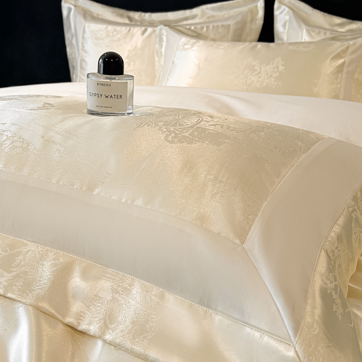 91家纺网 家纺一手货源 找家纺 博纳家纺 2026新款亲肤棉色织提花宽边四件套-水墨江南 水墨江南-象牙白