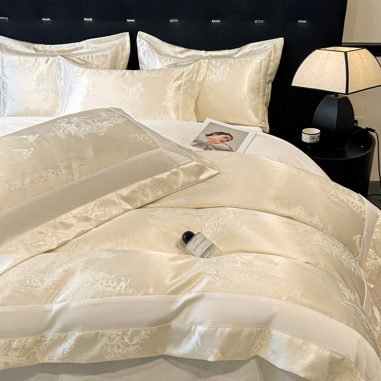 91家纺网 家纺一手货源 找家纺 博纳家纺 2026新款亲肤棉色织提花宽边四件套-水墨江南 水墨江南-象牙白