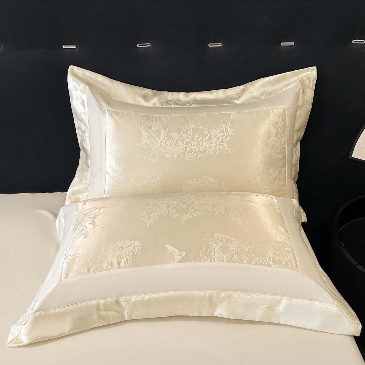 91家纺网 家纺一手货源 找家纺 博纳家纺 2026新款亲肤棉色织提花宽边四件套-水墨江南 水墨江南-象牙白