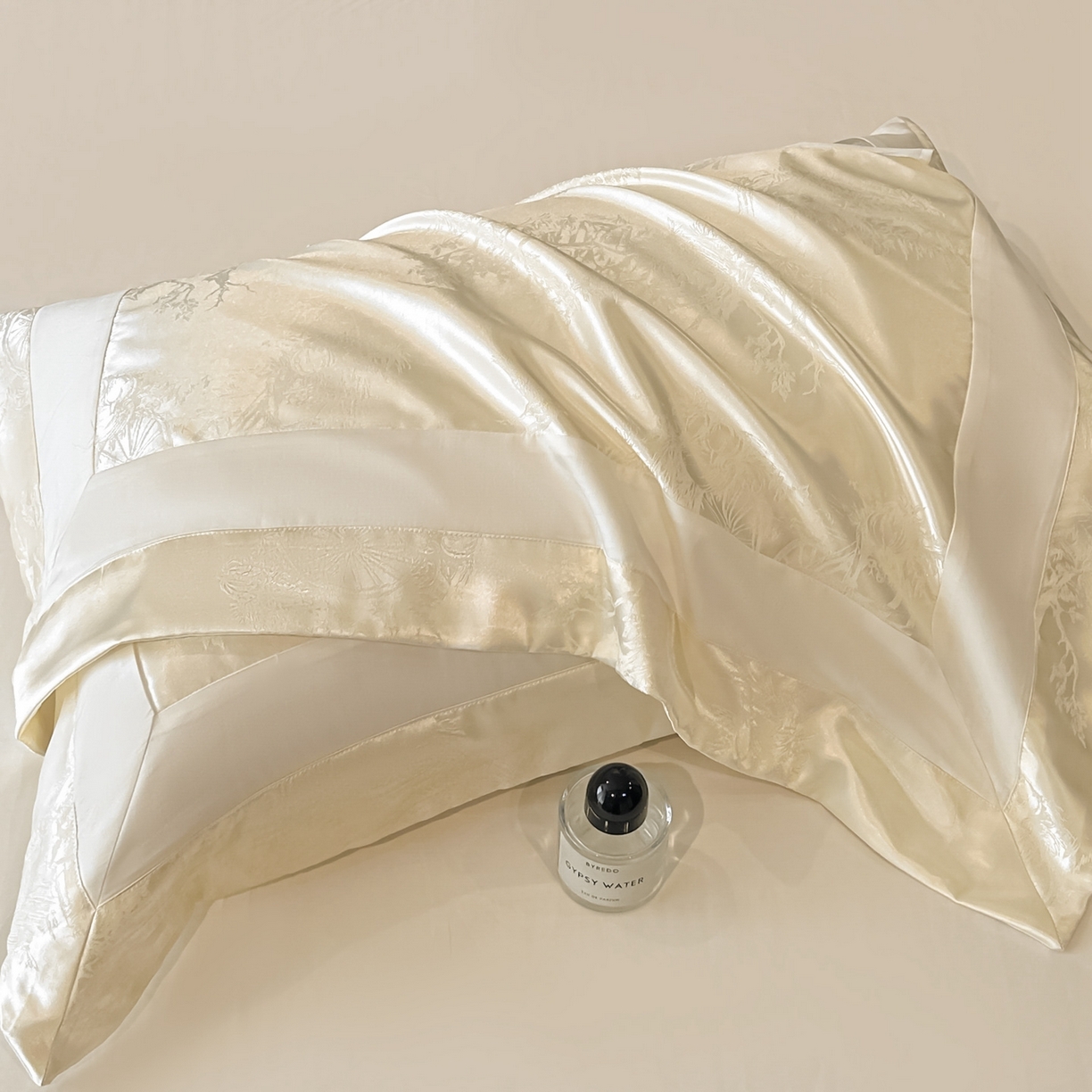 91家纺网 家纺一手货源 找家纺 博纳家纺 2026新款亲肤棉色织提花宽边四件套-水墨江南 水墨江南-象牙白