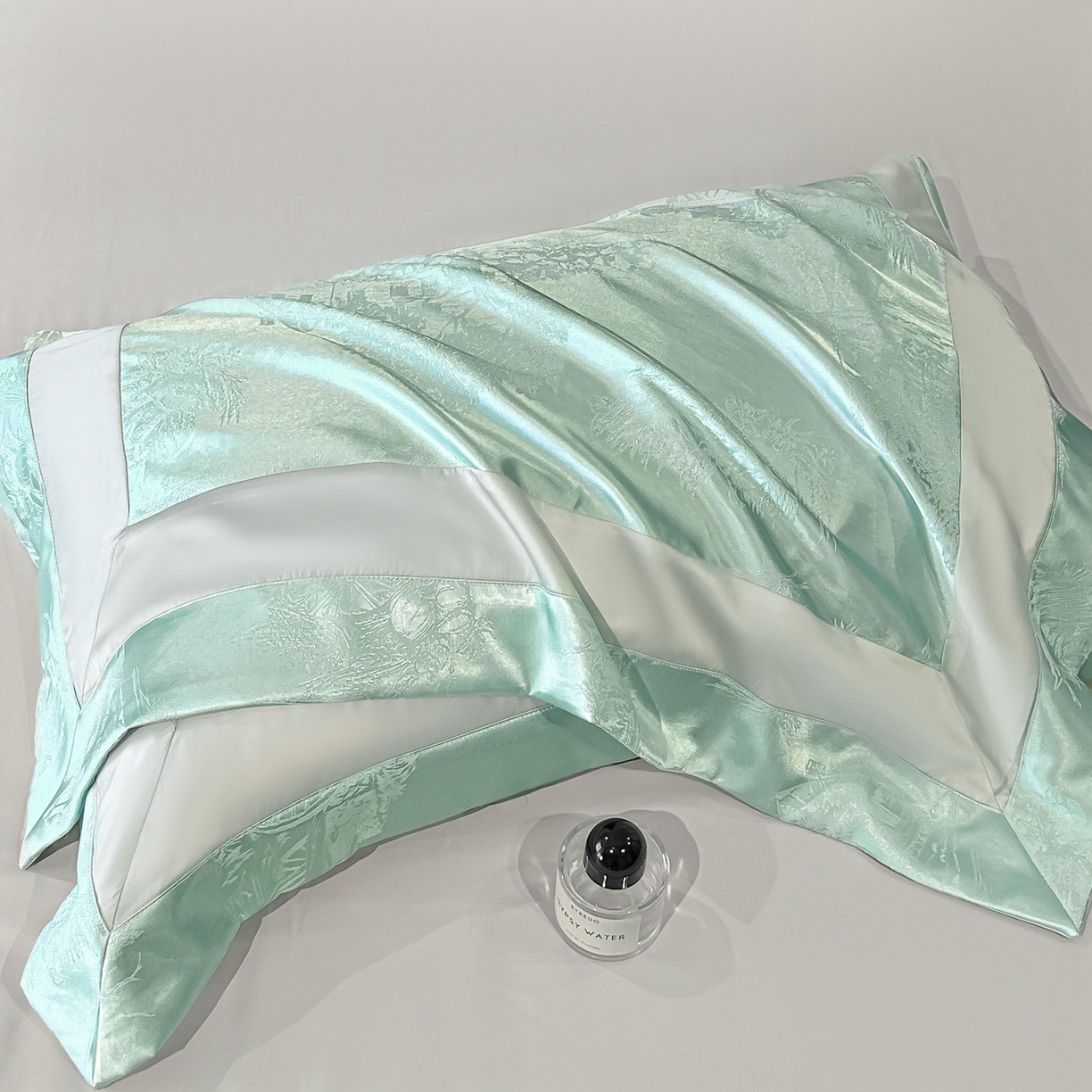 91家纺网 家纺一手货源 找家纺 博纳家纺 2026新款亲肤棉色织提花宽边四件套-水墨江南 水墨江南-优雅绿