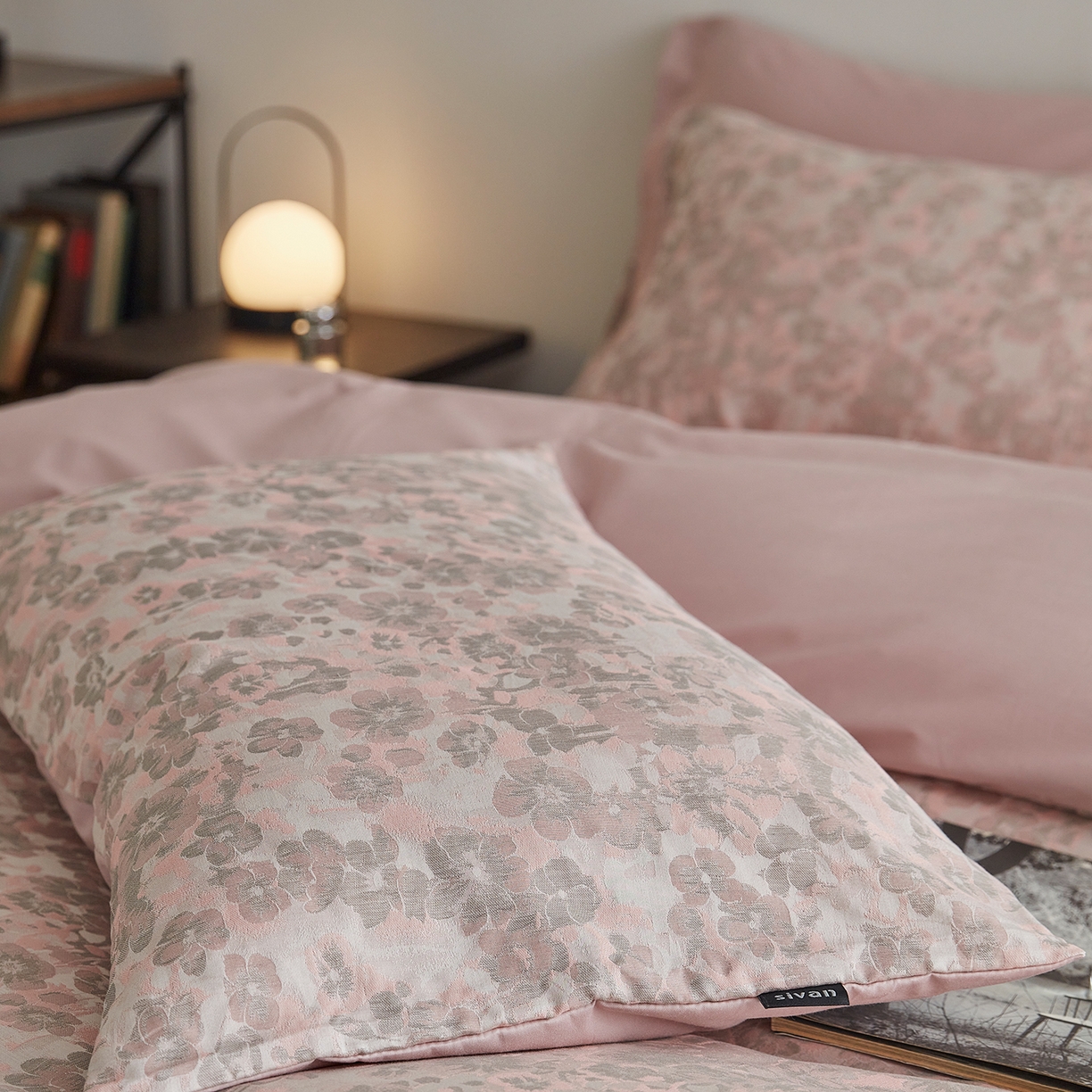 91家纺网 家纺一手货源 找家纺 XIWEN-希文家纺 2026新款春夏全棉云柔60s大提花四件套 暗香