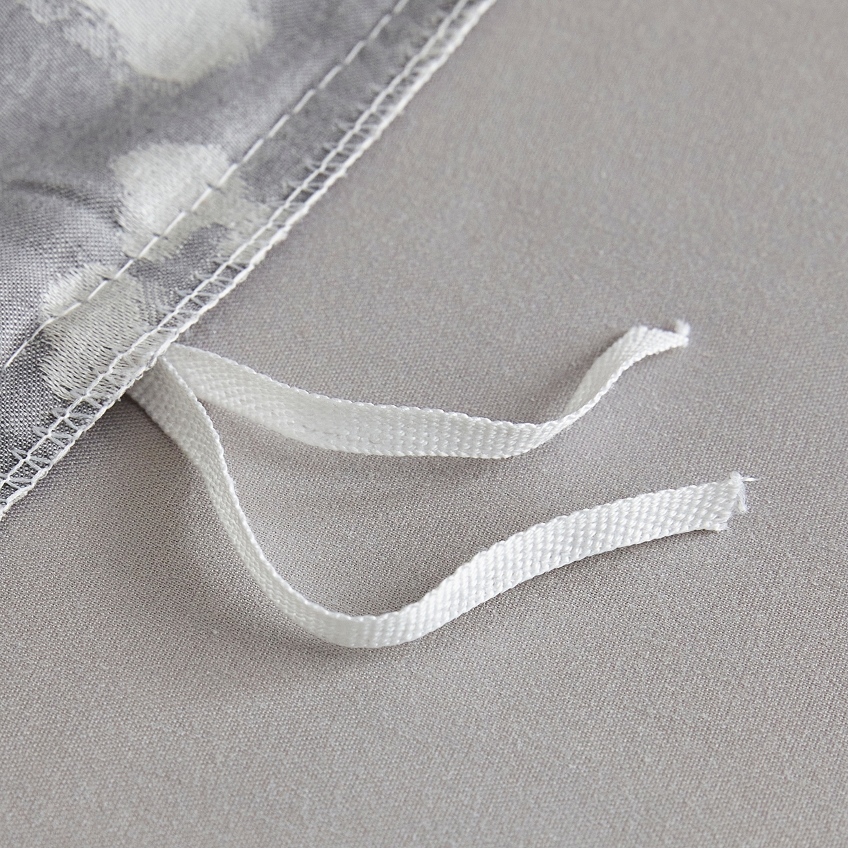 91家纺网 家纺一手货源 找家纺 XIWEN-希文家纺 2026新款春夏全棉云柔60s大提花四件套 觅光-灰