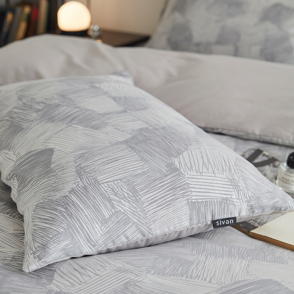 91家纺网 家纺一手货源 找家纺 XIWEN-希文家纺 2026新款春夏全棉云柔60s大提花四件套 织梦-灰