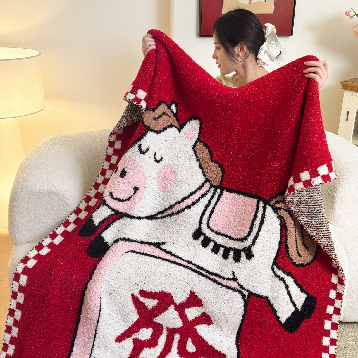 91家纺网 家纺一手货源 找家纺 丹本家纺 2026新款A类软糯半边绒毛毯毯子马年暖心针织毯 麻将马