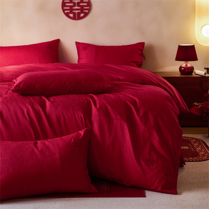 91家纺网 家纺一手货源 找家纺 宏羽纺家纺 2025新款小红书热卖款仿丝棉提花时尚婚庆系列四件套多件套 唯爱