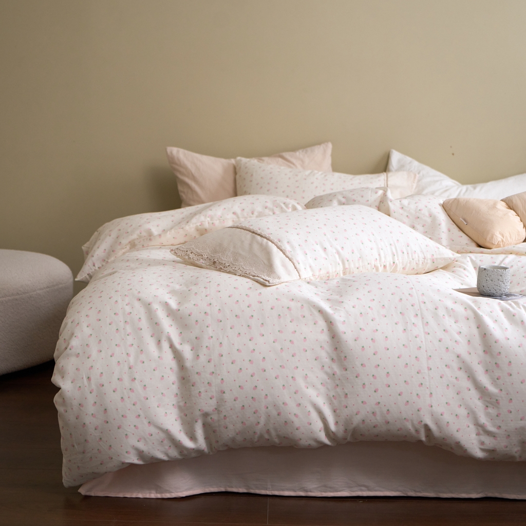 91家纺网 家纺一手货源 找家纺 洋铭区（原狠狠爱） 2026新款全棉纯棉双层纱刺绣蕾丝花边件套 草莓味