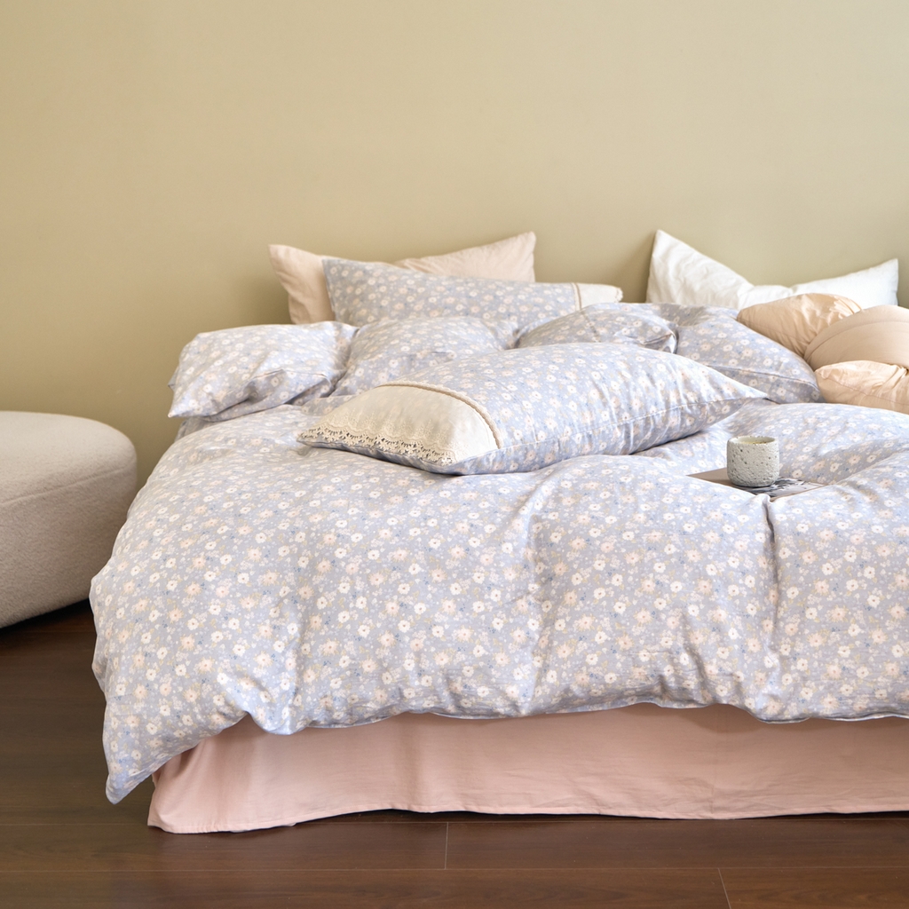 91家纺网 家纺一手货源 找家纺 洋铭区（原狠狠爱） 2026新款全棉纯棉双层纱刺绣蕾丝花边件套 小兰雏菊