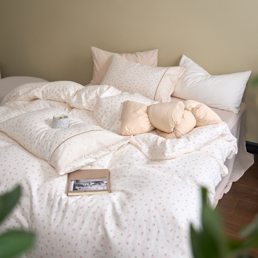 91家纺网 家纺一手货源 找家纺 洋铭区（原狠狠爱） 2026新款全棉纯棉双层纱刺绣蕾丝花边件套 草莓味