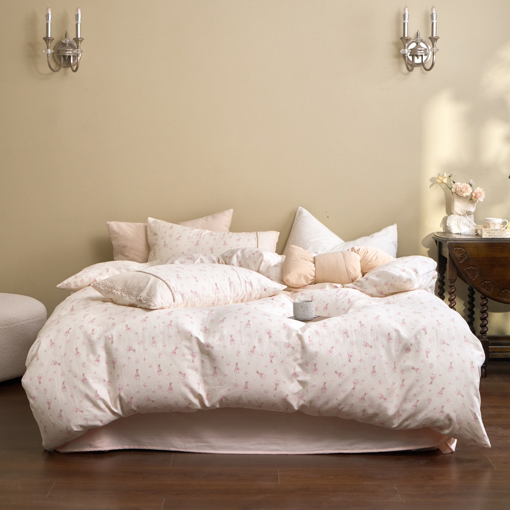 91家纺网 家纺一手货源 找家纺 洋铭区（原狠狠爱） 2026新款全棉纯棉双层纱刺绣蕾丝花边件套 蝴蝶粉兔