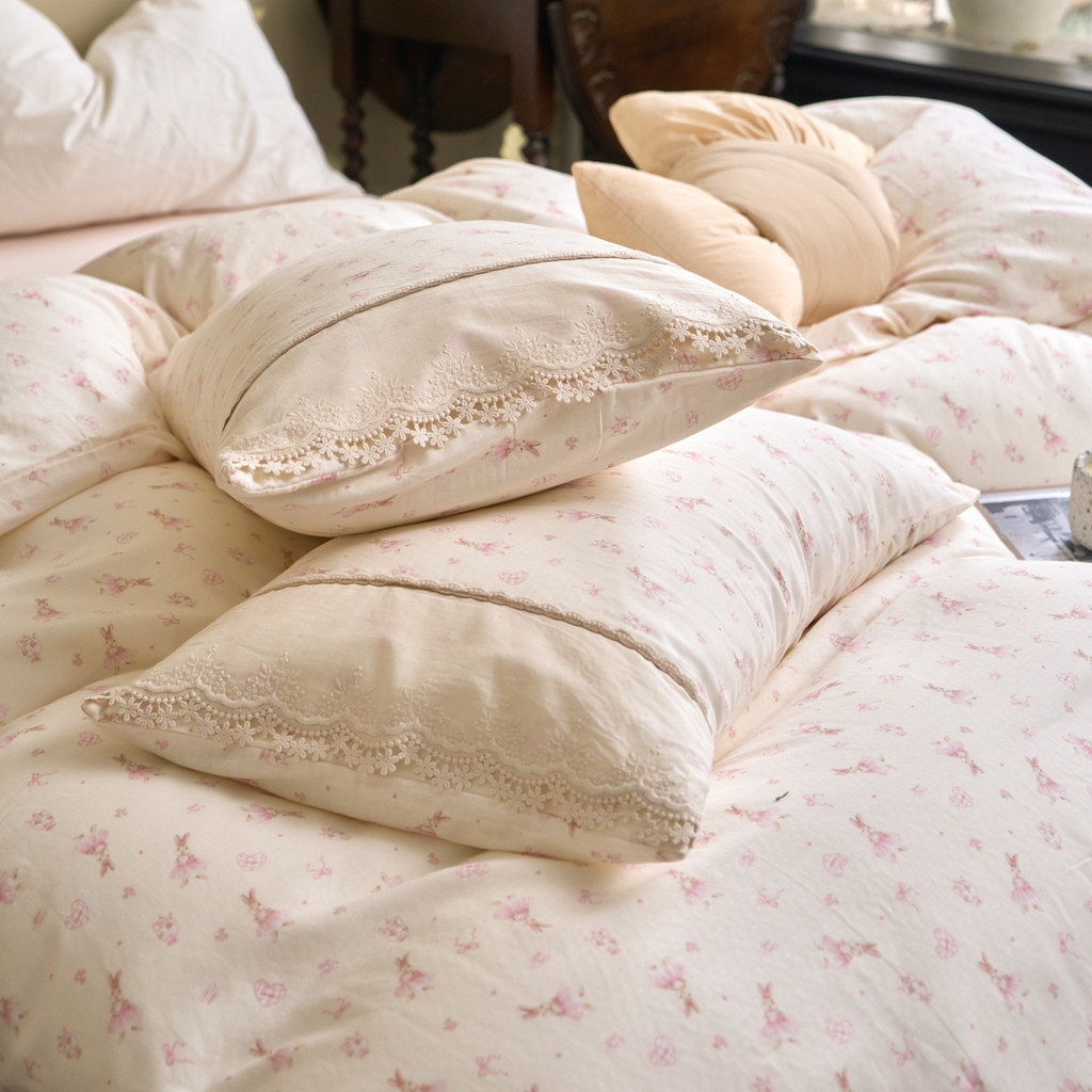 91家纺网 家纺一手货源 找家纺 洋铭区（原狠狠爱） 2026新款全棉纯棉双层纱刺绣蕾丝花边件套 蝴蝶粉兔