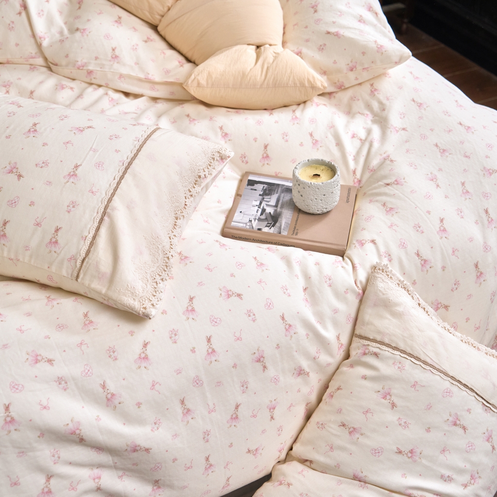 91家纺网 家纺一手货源 找家纺 洋铭区（原狠狠爱） 2026新款全棉纯棉双层纱刺绣蕾丝花边件套 蝴蝶粉兔