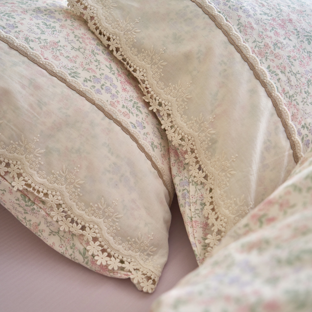 91家纺网 家纺一手货源 找家纺 洋铭区（原狠狠爱） 2026新款全棉纯棉双层纱刺绣蕾丝花边件套 花语香香