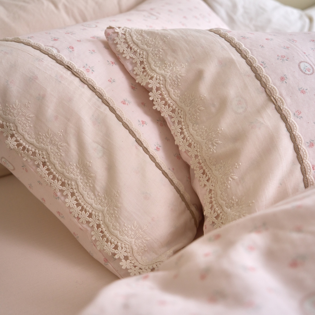 91家纺网 家纺一手货源 找家纺 洋铭区（原狠狠爱） 2026新款全棉纯棉双层纱刺绣蕾丝花边件套 浪漫玫瑰