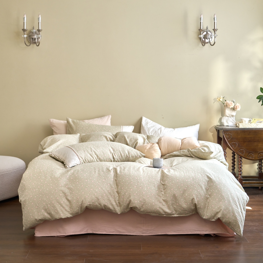 91家纺网 家纺一手货源 找家纺 洋铭区（原狠狠爱） 2026新款全棉纯棉双层纱刺绣蕾丝花边件套 素雅情花