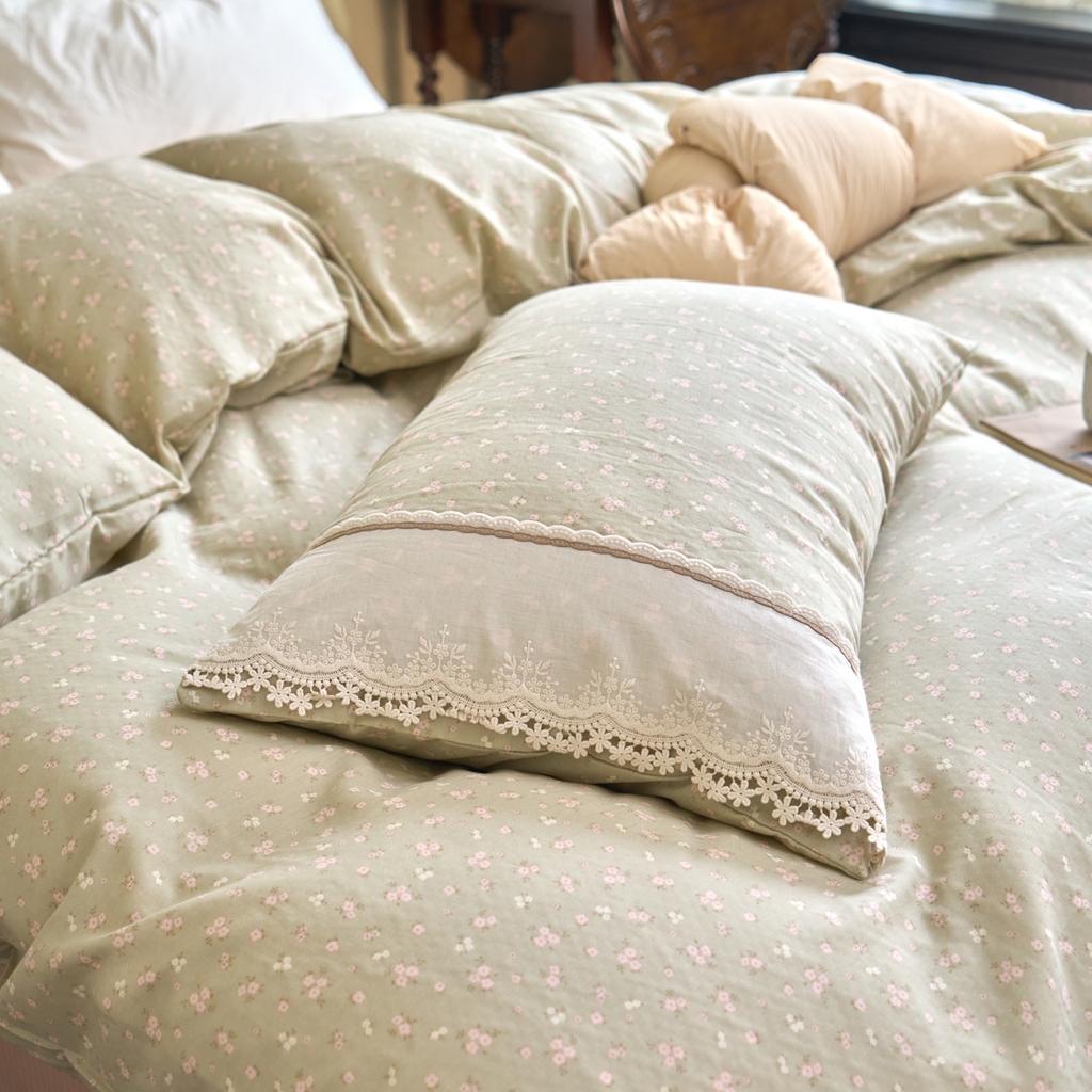 91家纺网 家纺一手货源 找家纺 洋铭区（原狠狠爱） 2026新款全棉纯棉双层纱刺绣蕾丝花边件套 素雅情花