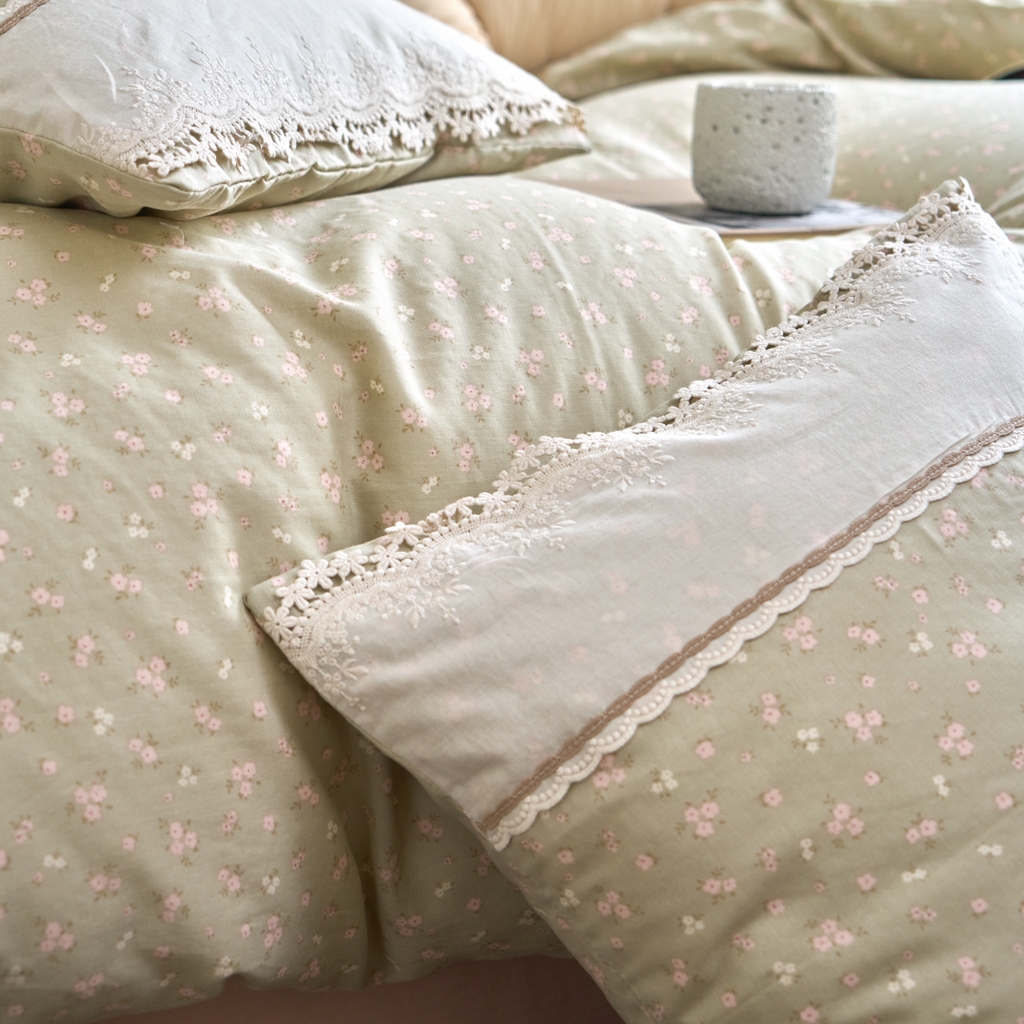 91家纺网 家纺一手货源 找家纺 洋铭区（原狠狠爱） 2026新款全棉纯棉双层纱刺绣蕾丝花边件套 素雅情花