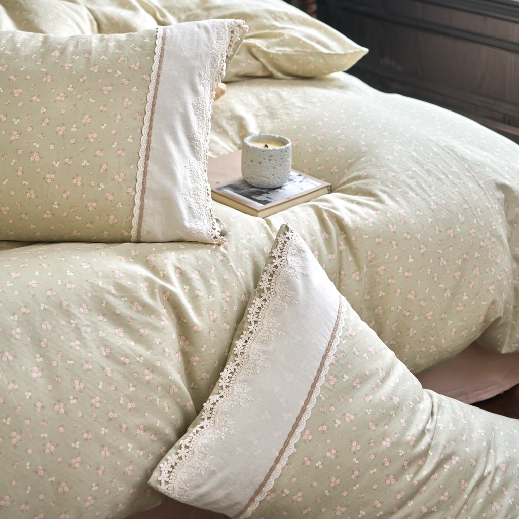 91家纺网 家纺一手货源 找家纺 洋铭区（原狠狠爱） 2026新款全棉纯棉双层纱刺绣蕾丝花边件套 素雅情花