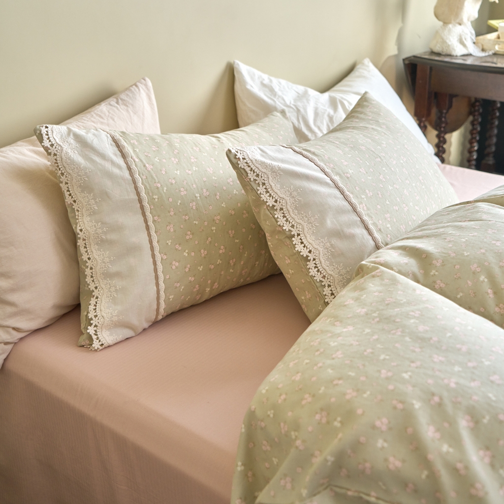 91家纺网 家纺一手货源 找家纺 洋铭区（原狠狠爱） 2026新款全棉纯棉双层纱刺绣蕾丝花边件套 素雅情花