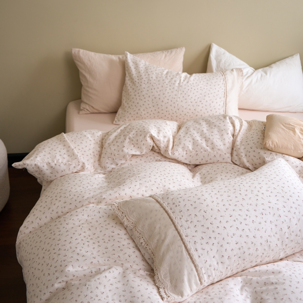 91家纺网 家纺一手货源 找家纺 洋铭区（原狠狠爱） 2026新款全棉纯棉双层纱刺绣蕾丝花边件套 甜甜小花