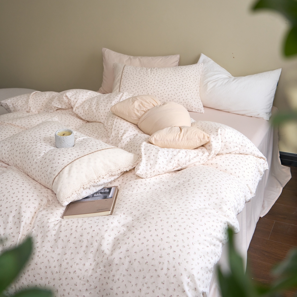 91家纺网 家纺一手货源 找家纺 洋铭区（原狠狠爱） 2026新款全棉纯棉双层纱刺绣蕾丝花边件套 甜甜小花