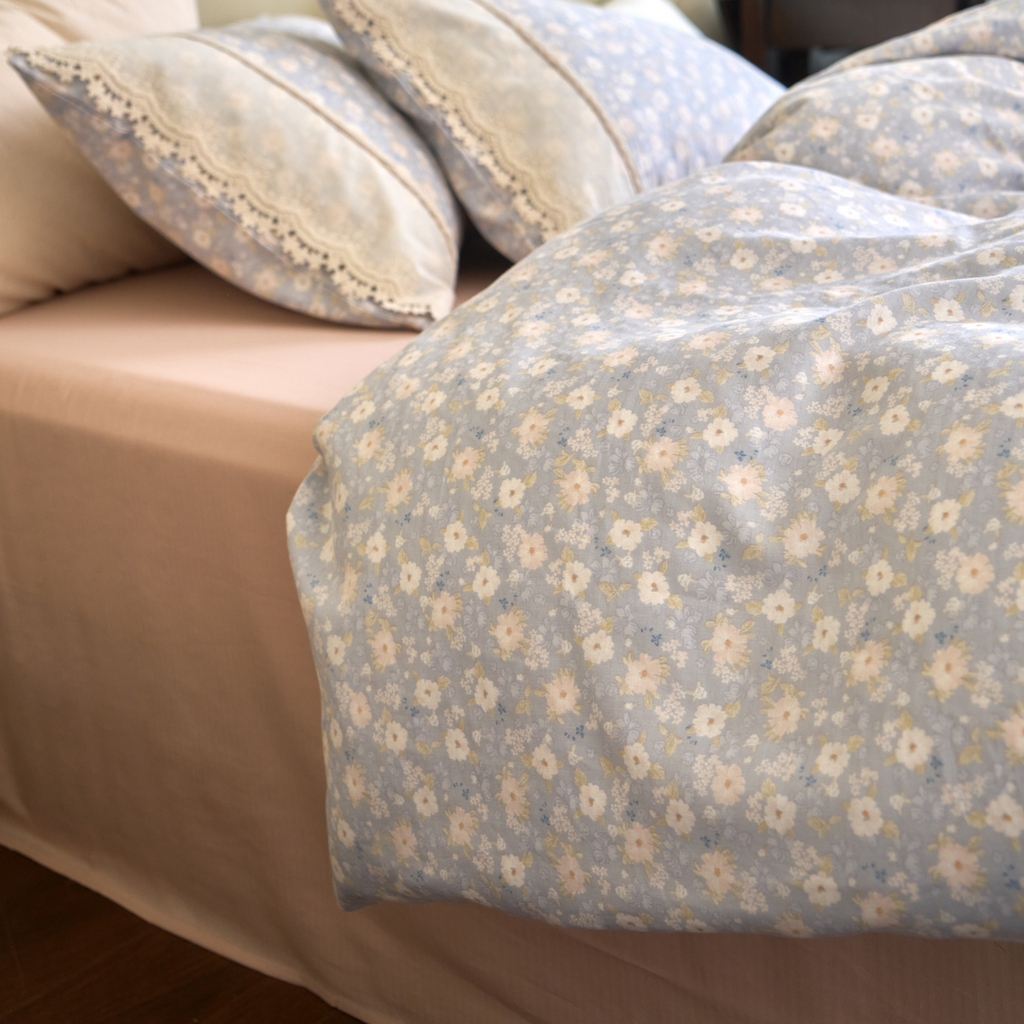 91家纺网 家纺一手货源 找家纺 洋铭区（原狠狠爱） 2026新款全棉纯棉双层纱刺绣蕾丝花边件套 小兰雏菊