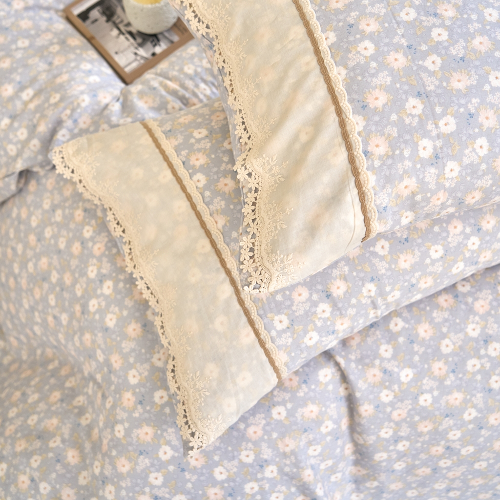 91家纺网 家纺一手货源 找家纺 洋铭区（原狠狠爱） 2026新款全棉纯棉双层纱刺绣蕾丝花边件套 小兰雏菊