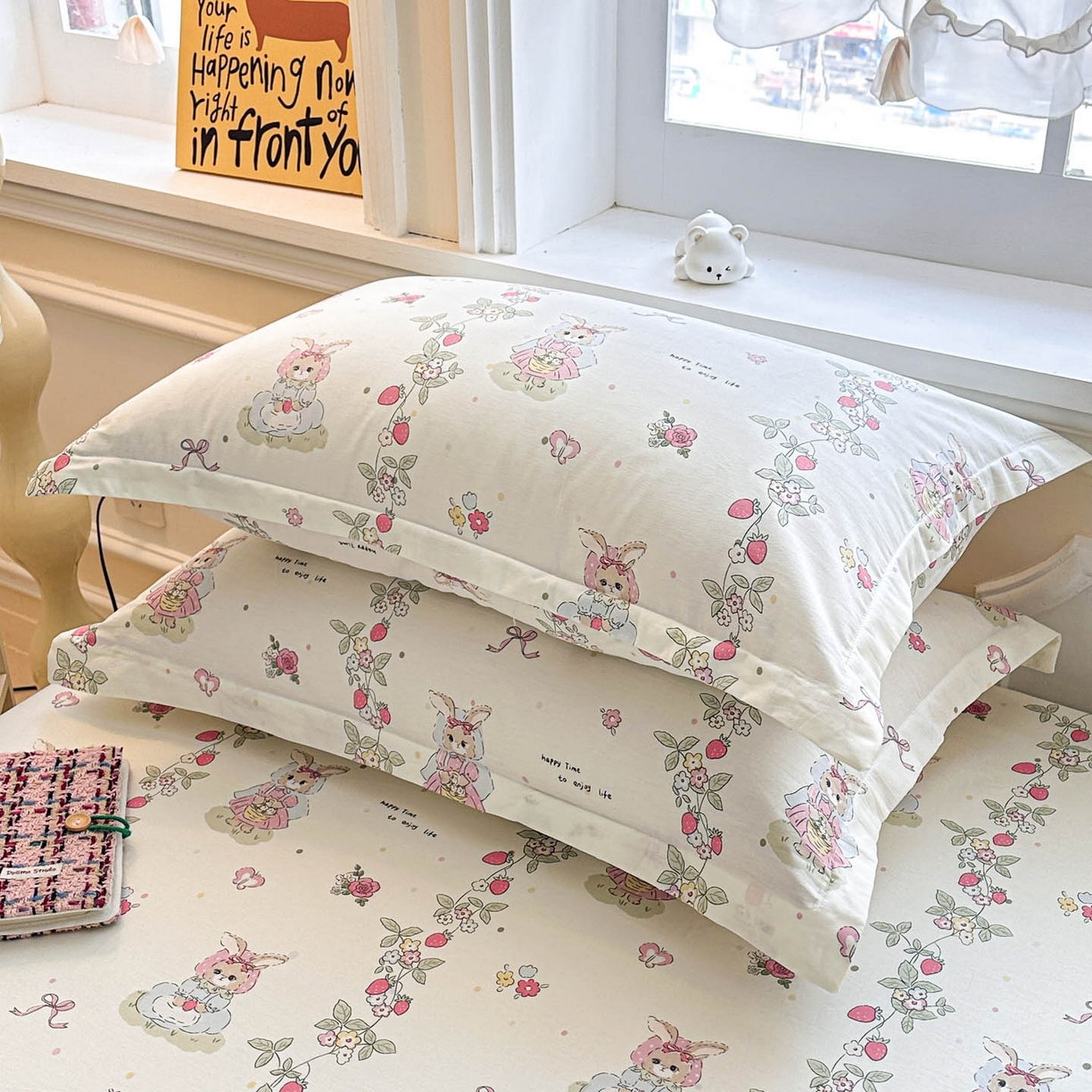 91家纺网 家纺一手货源 找家纺 涵宸家纺 2026新款亲肤舒适全棉印花单枕套-68系列 总 枕套-草莓小兔